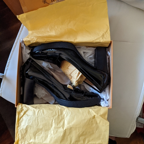 Tod’s black patent leather platform loafer shoes - Picture 3 of 7